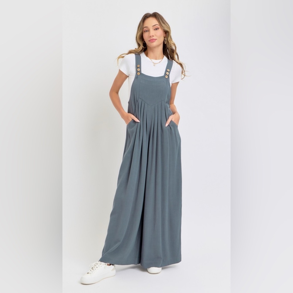 NWT BOUTIQUE_ Adjustable strap overall wide leg jumpsuit women’s